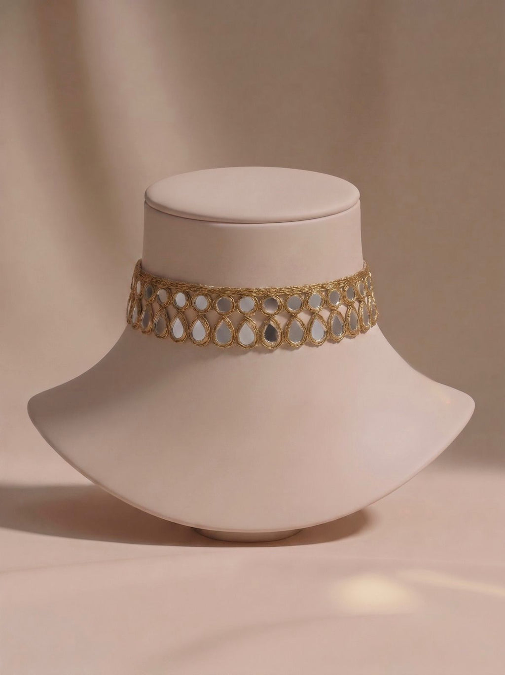 Choker Maya